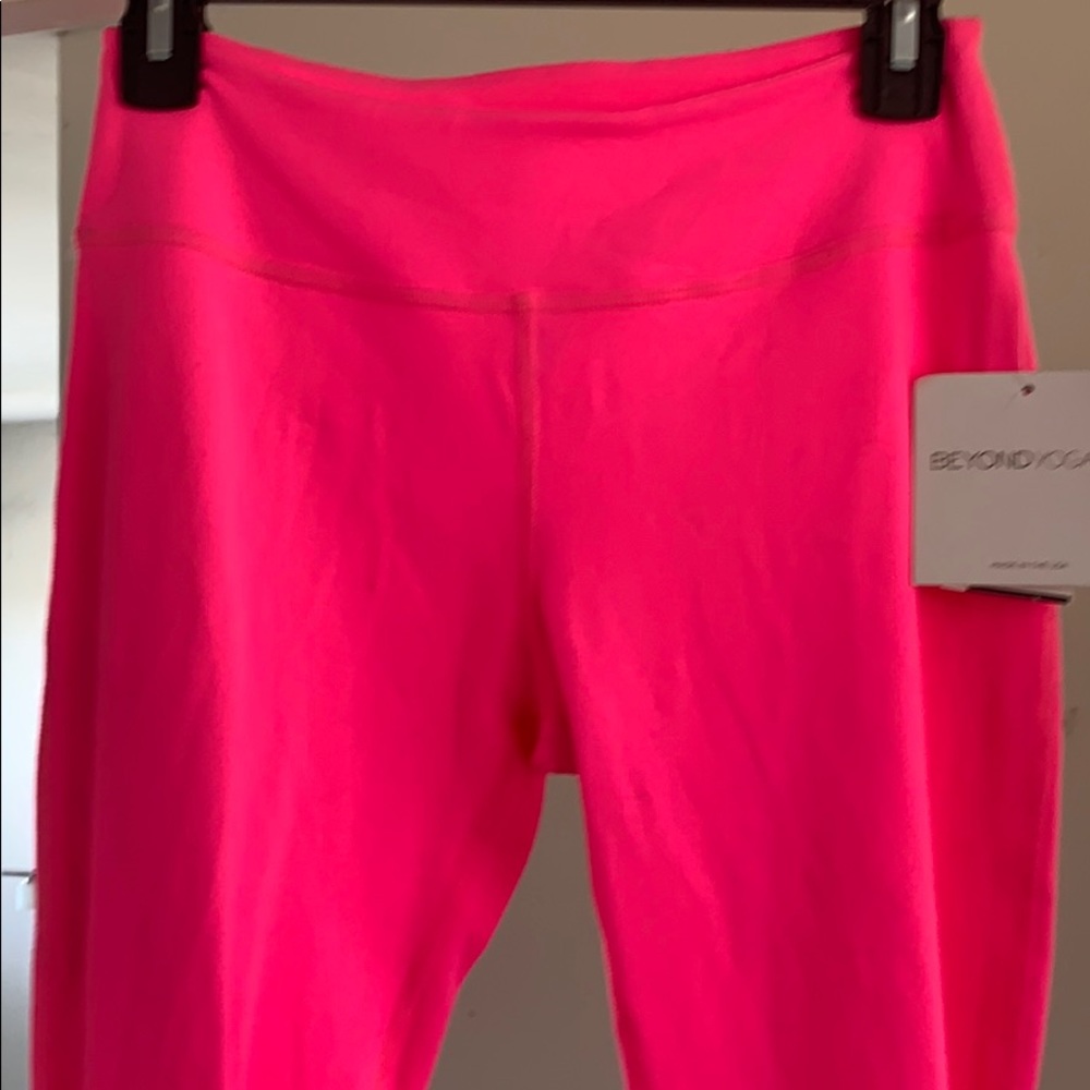 Beyond yoga size large hot pink neon